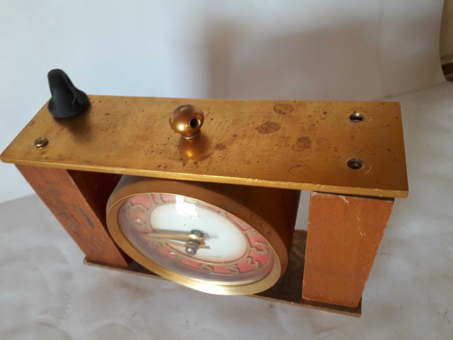 Rosyjski niesprawny zegarek stojący.