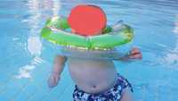 Kółko do pływania dla niemowlaka