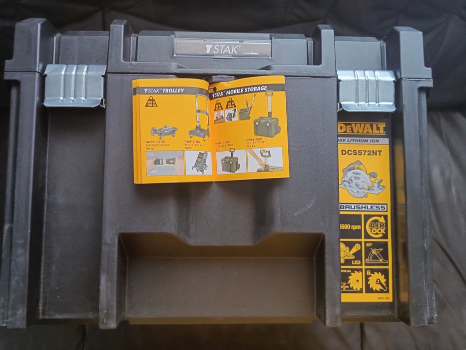 Пила дискова акумуляторна DeWALT DCS572NT