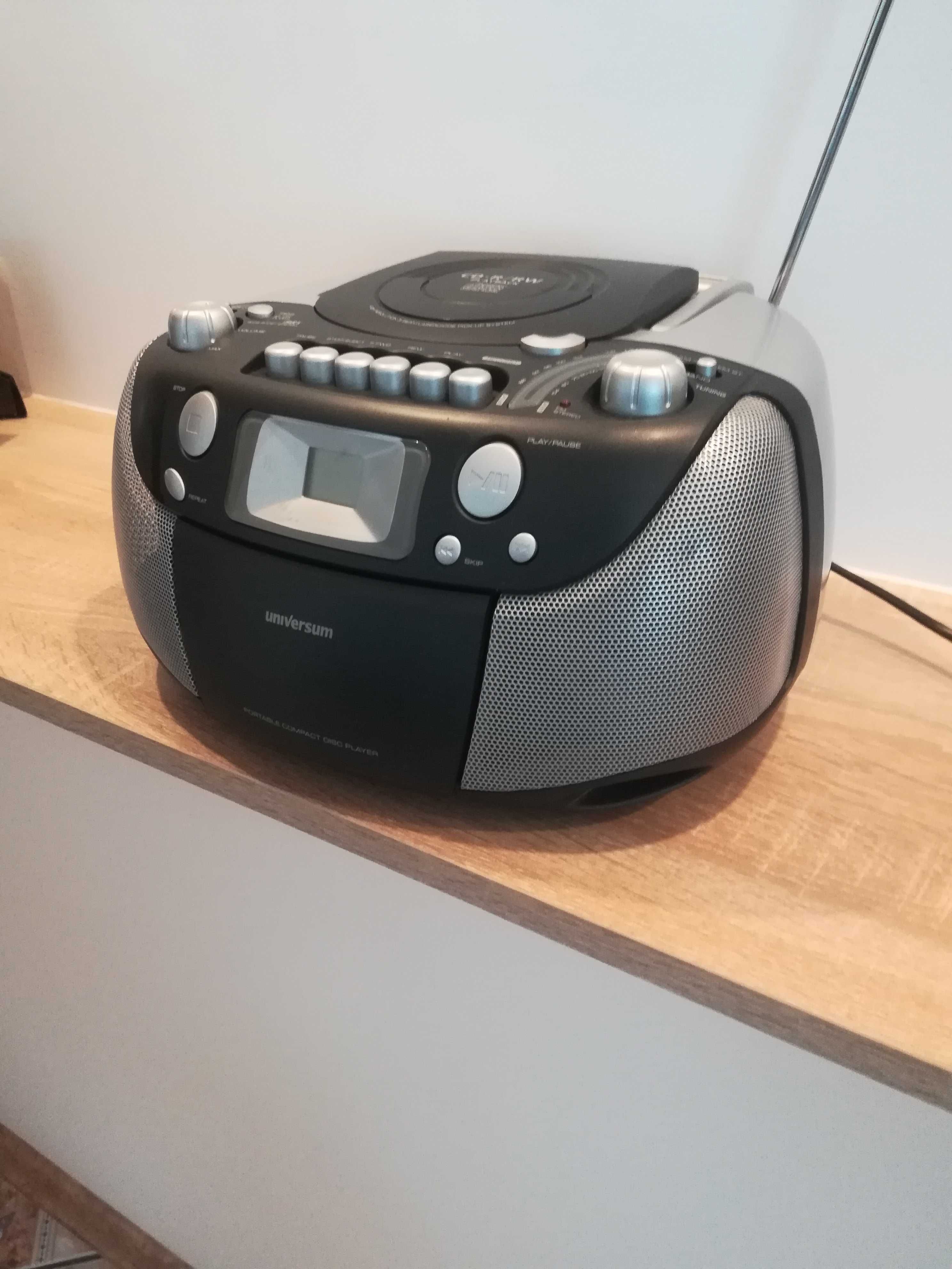 Radio marki Universum  CD-R /RW sprawne i ładne