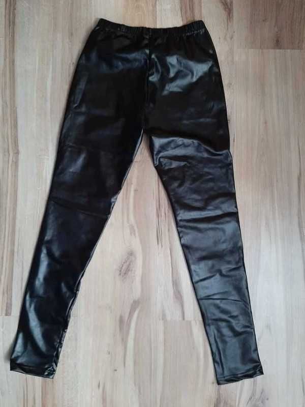 Czarne legginsy wzorek 36