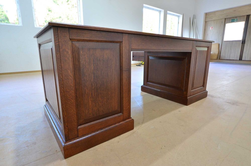 Biurko Amsterdam z blatem prostokątnym