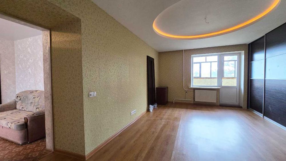 Продається 4-кімнатна квартира на вул. Земська, Сертифікат