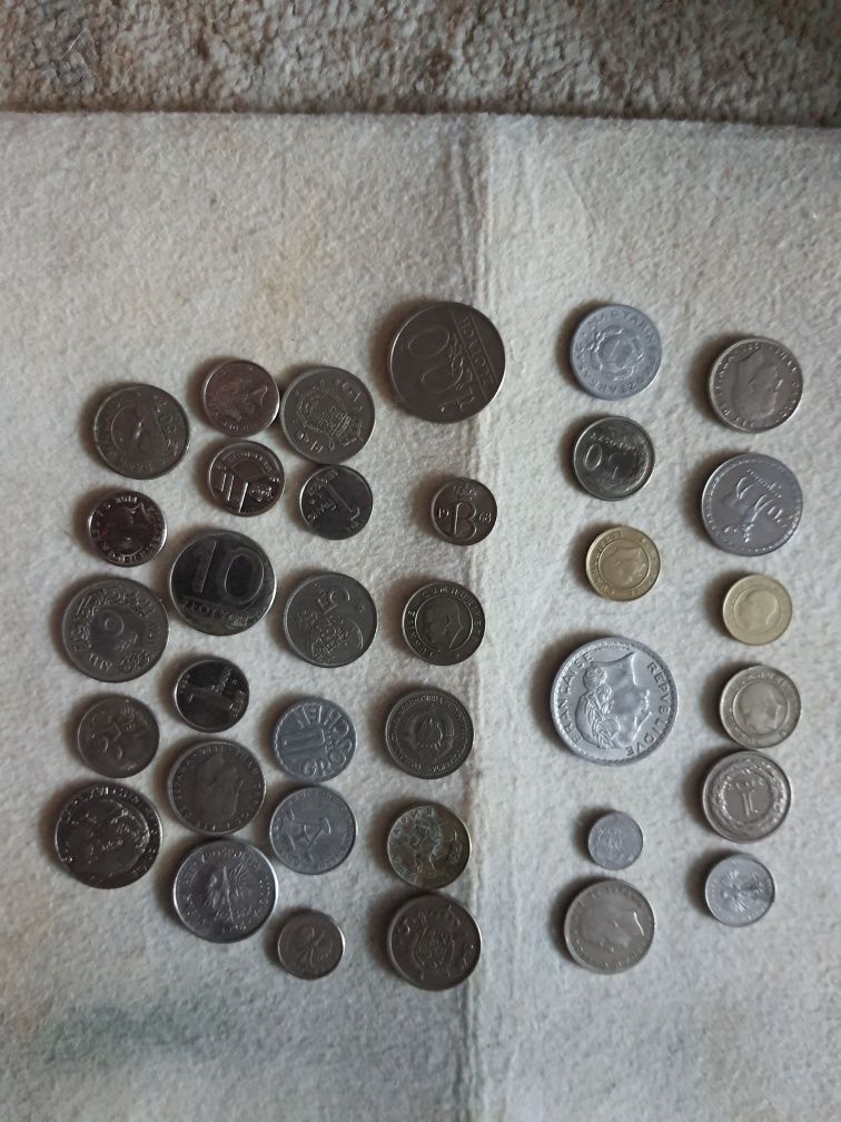 Монети різні одним лотом