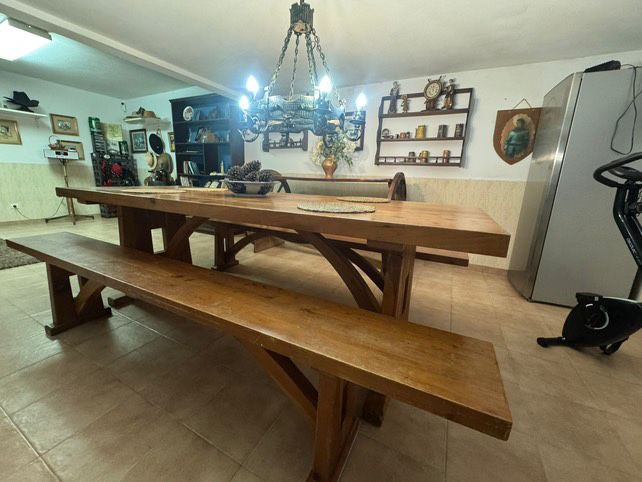 Mesa de madeira macica
