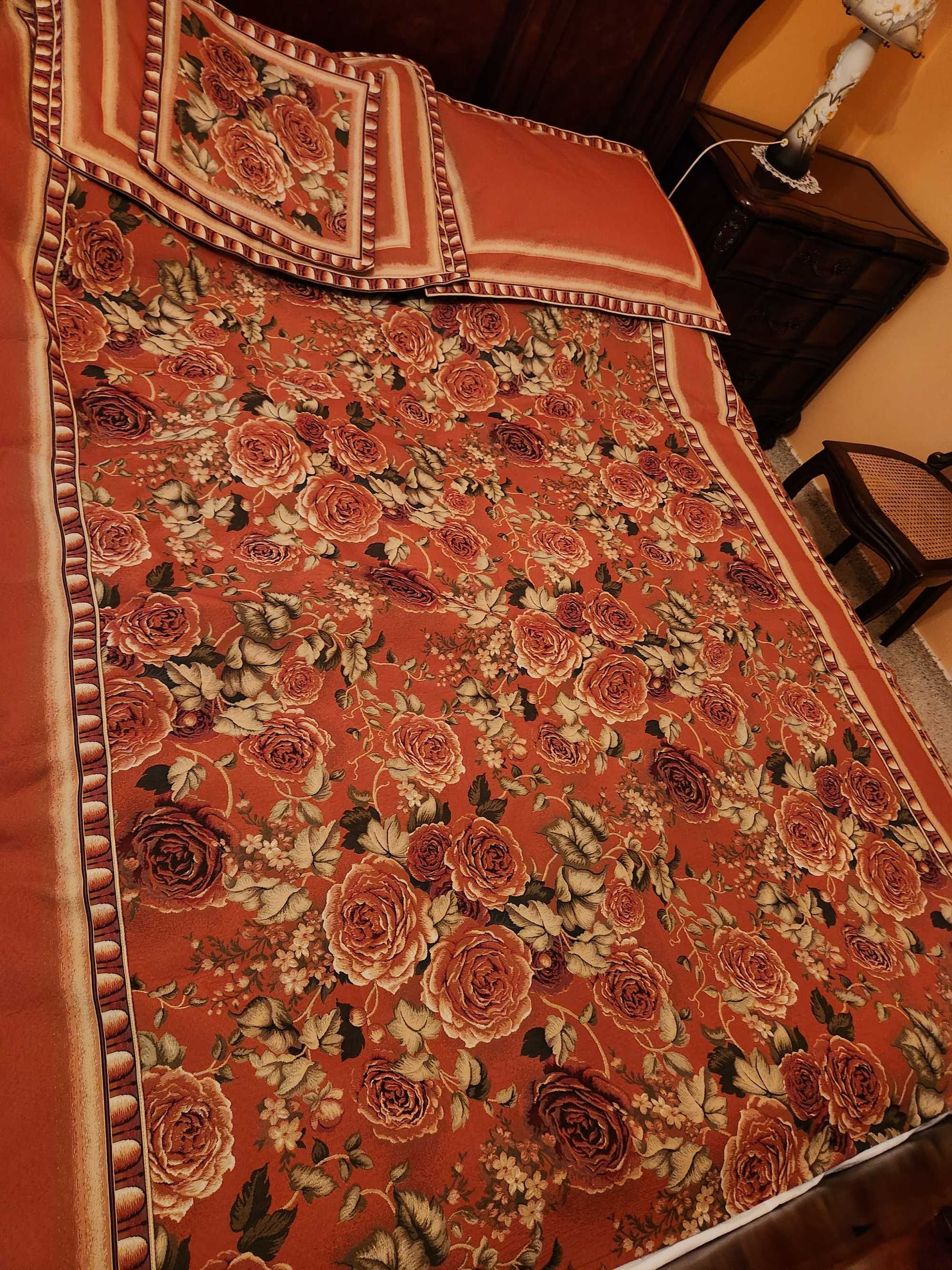 Elegancka narzuta na łóżko dwustronna 2.55m x 2.40 m
