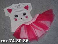 Komplet koszulka z kotkiem plus tuliowa spodniczka róż roz.74.80.86