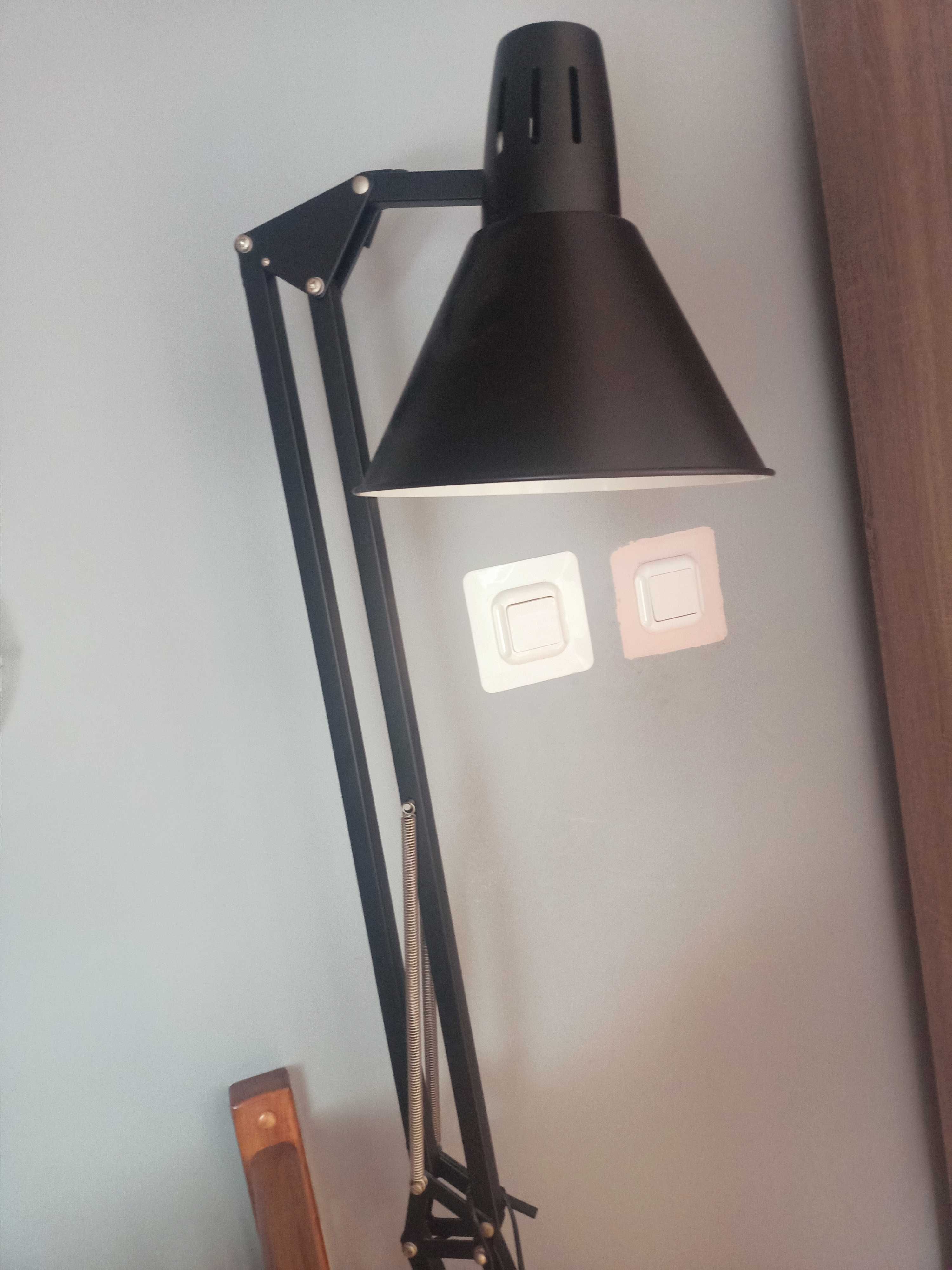 Lampa podłogowa metalowa