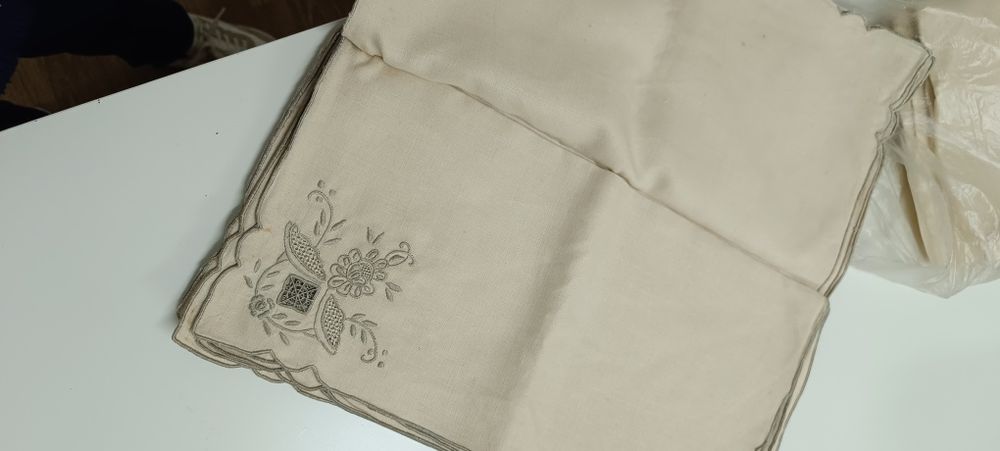 Toalha de mesa bordada à mão com 12 guardanapos
