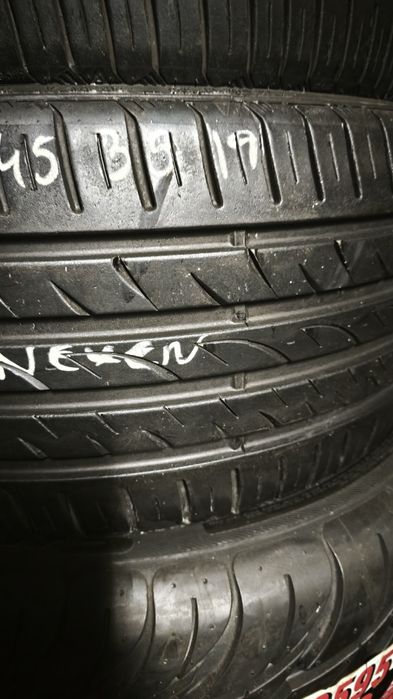 Pneus  245/35/19