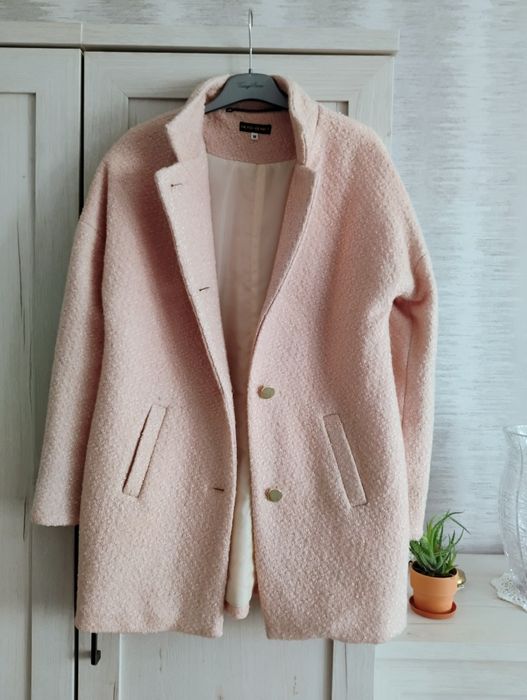 Płaszcz w kolorze pudrowego różu w rozmiarze 36/38