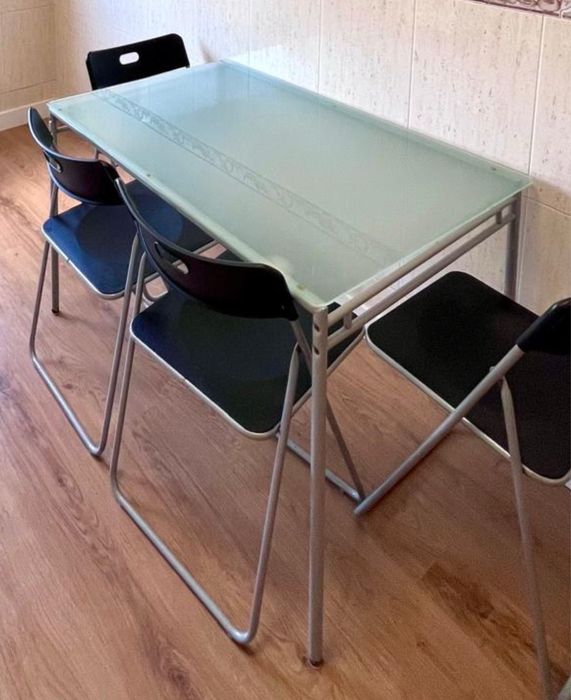 Vendo mesa + 4 cadeiras