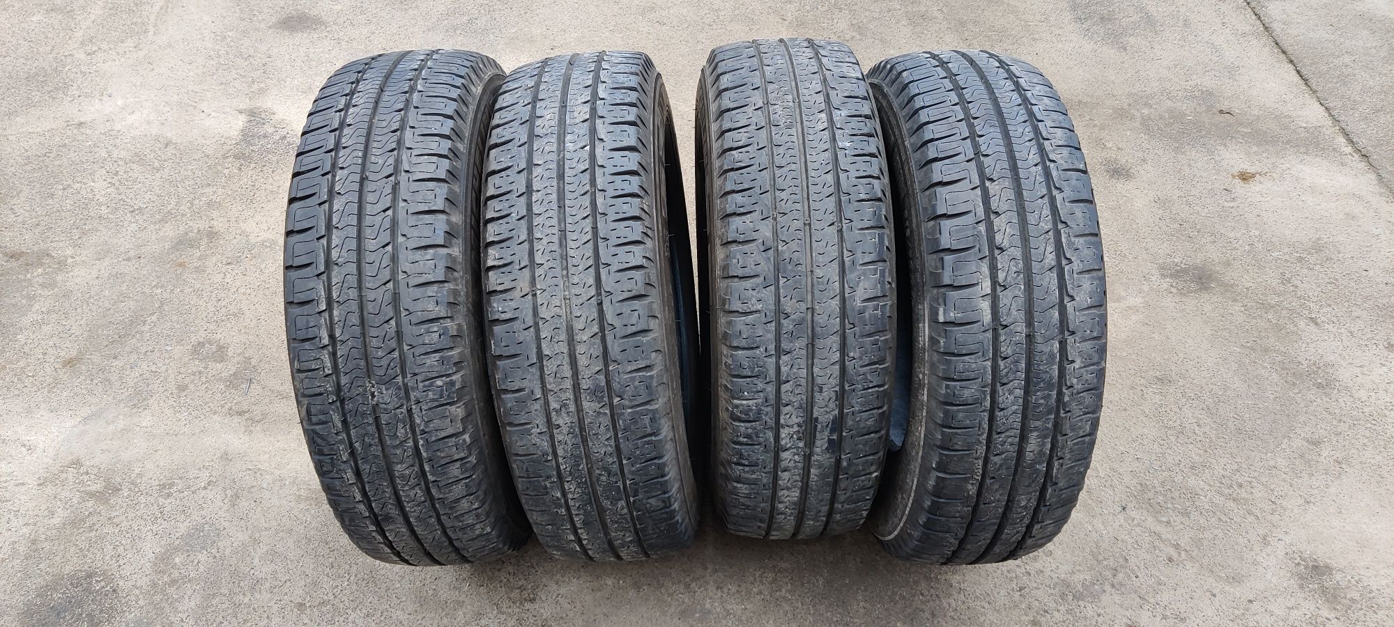 Продам комплект всесезонних шин 215/70 R15C Michelin Agilis Camping