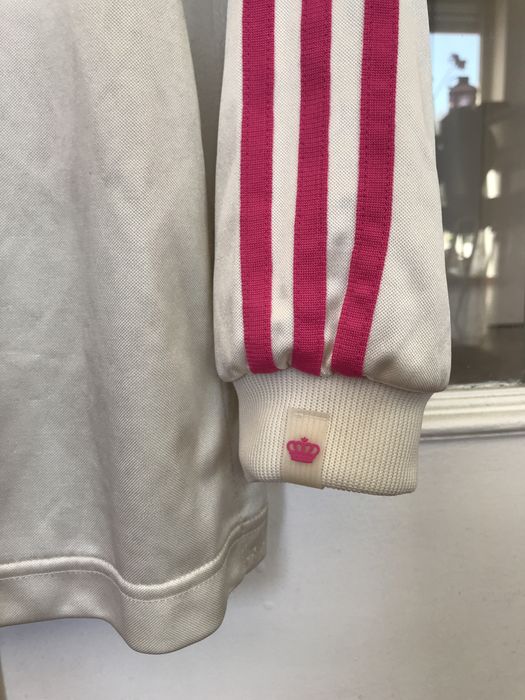 Blusa camisola cetim capuz da Adidas by M.E. Missy Elliott bege e rosa