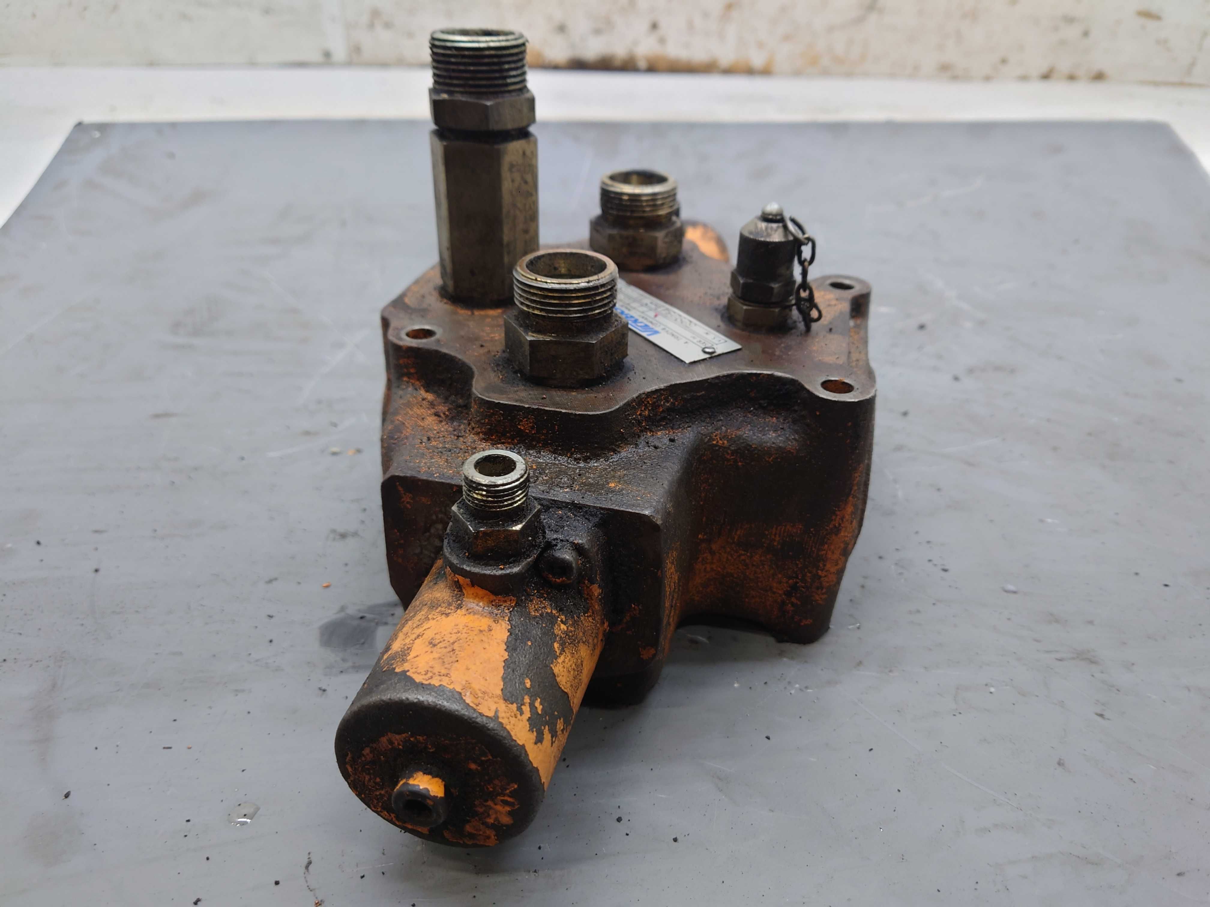 Case 1188 Rozdzielacz Vickers T1260 1 Sekcja 1406  762A