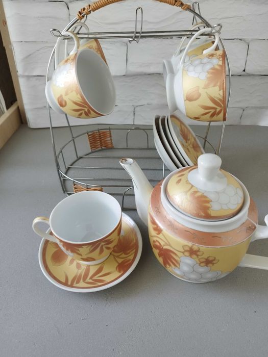 Чайный сервиз на металлической подставке на 5 персон