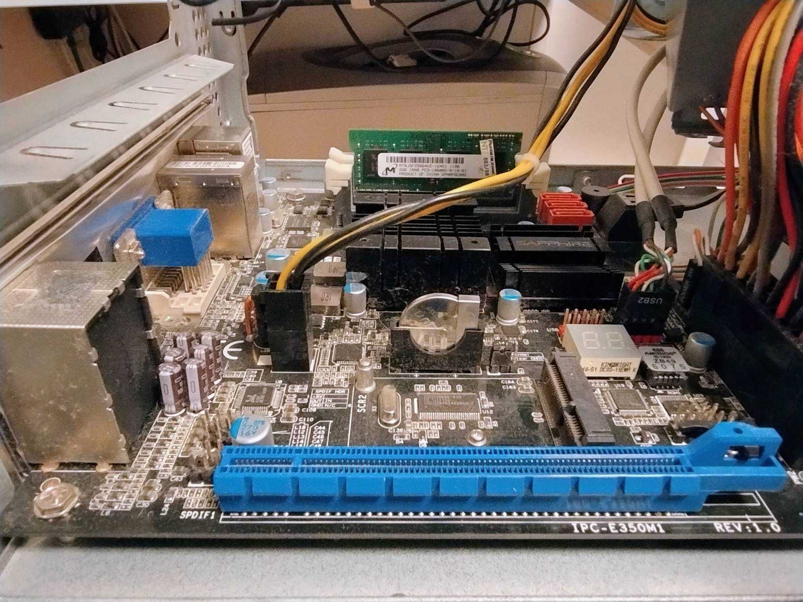 Komputer miniATX Sapphire IPC-E350M1 2GB RAM dysk 160GB