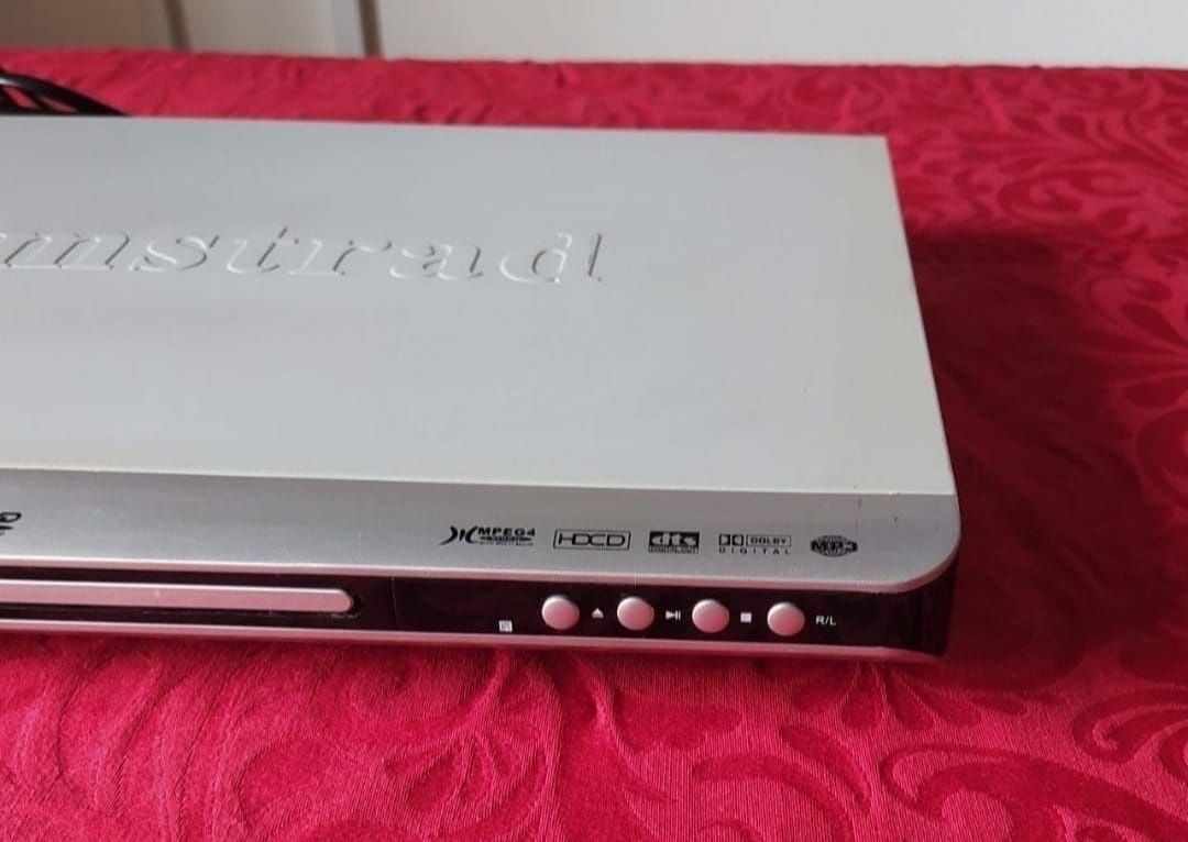 LeitorLeitor de DVD Amstrad DX4015

- Cabo de ligação à T.V.
- Sem com