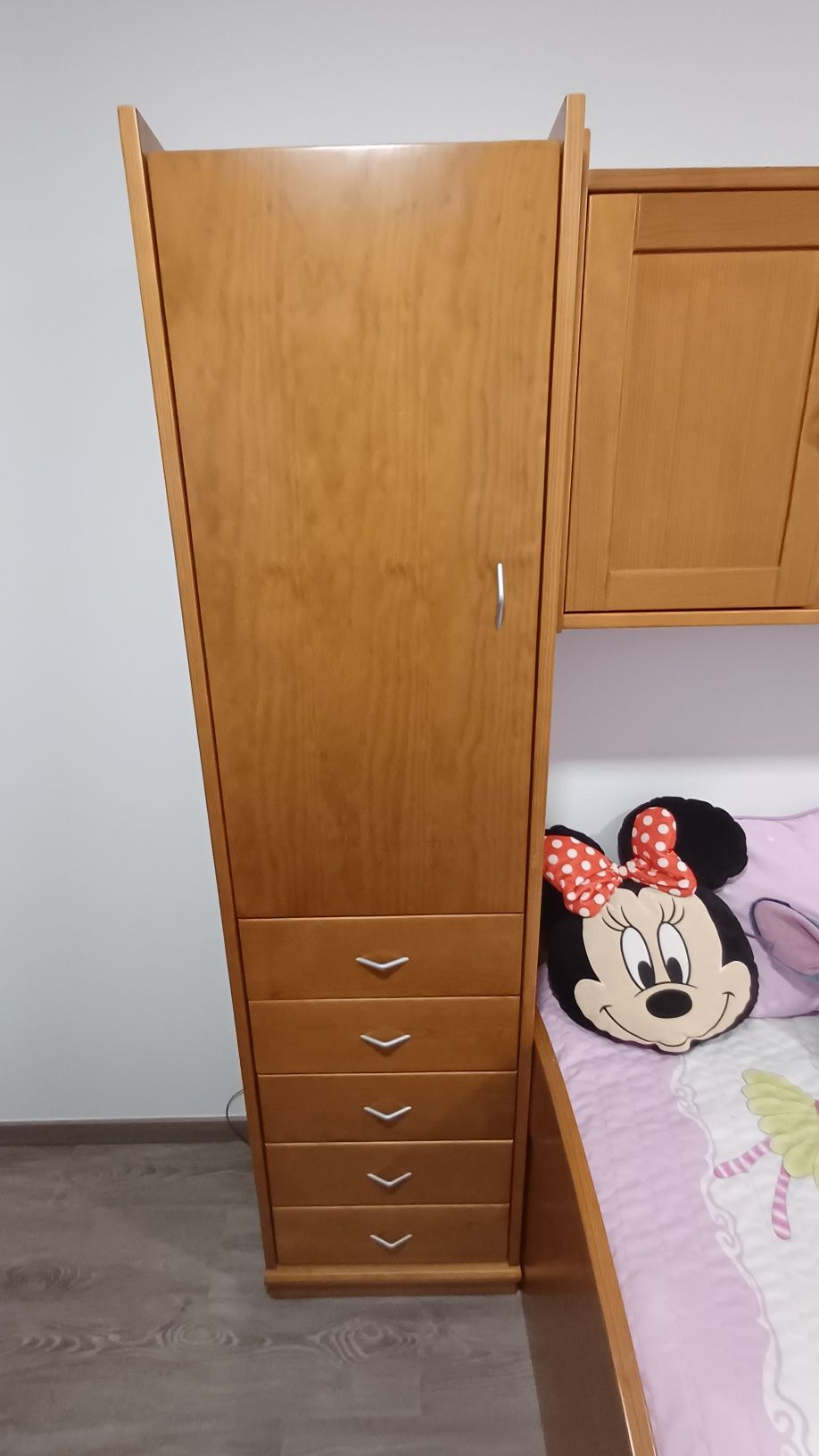 Mobília quarto / estudio, com 2 camas, em excelente estado.