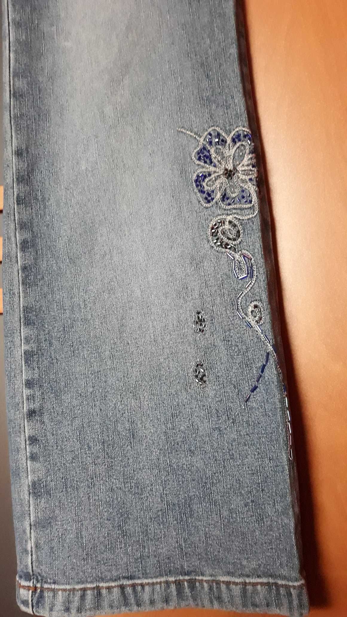 Spodnie dżinsowe niebieskie haft i koraliki na nogawce rozmiar XL