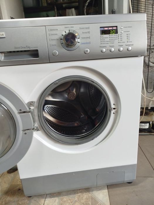 Продам пральну машину LG