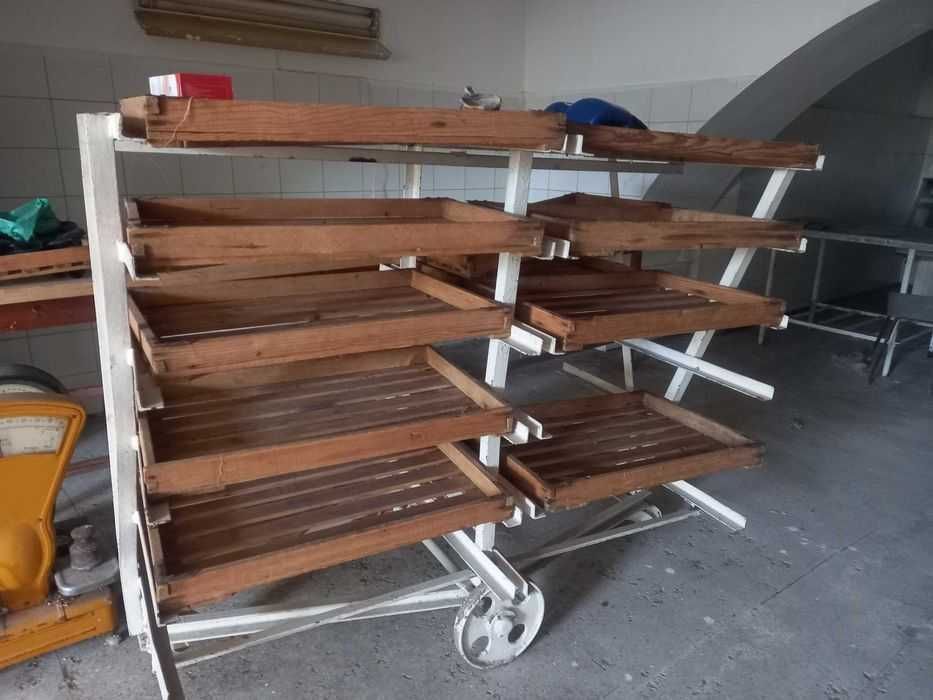 Вагонетки з ящиками