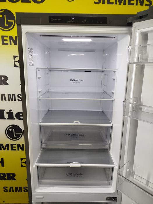 Холодильник фірми LG, модель QBB61PZGCN