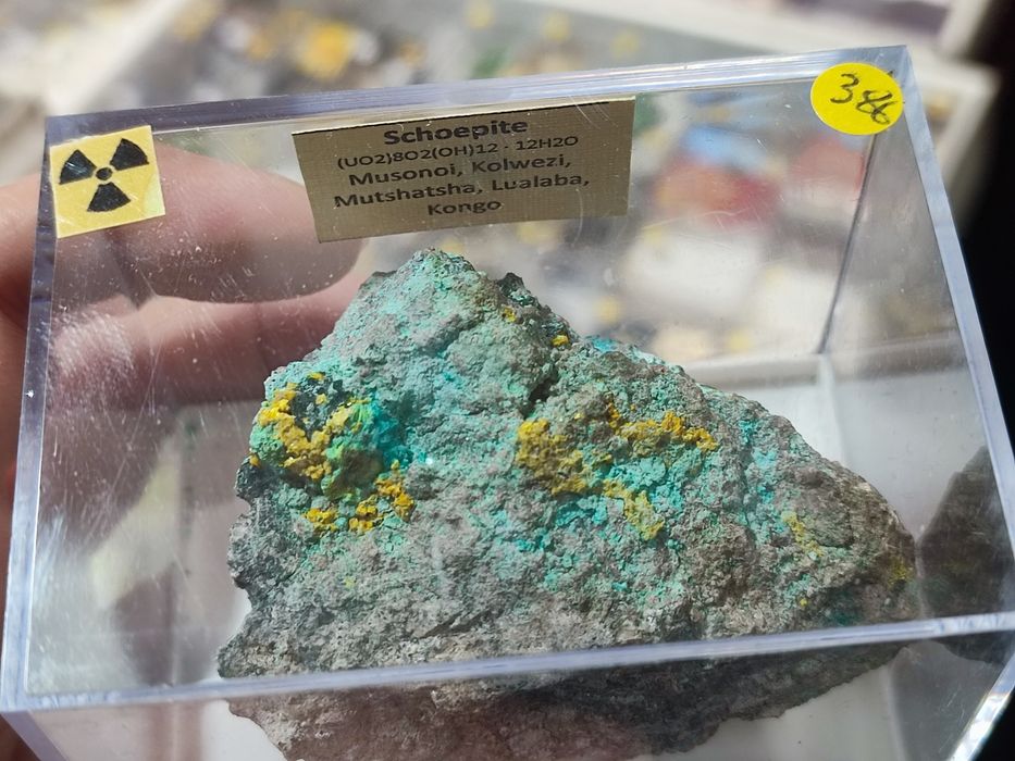 Minerały do kolekcji uranowe schoepit