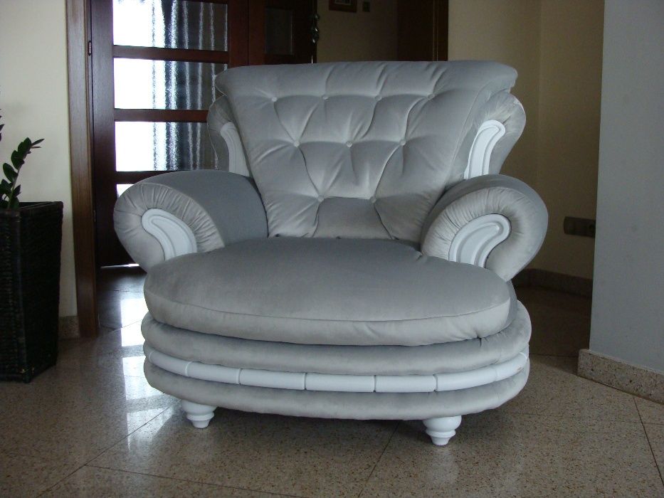 Fotel pikowany stylowy, jasnoszary, po gruntownej renowacji, jak nowy