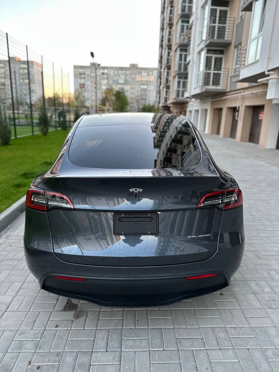 Tesla model y 2021 long range