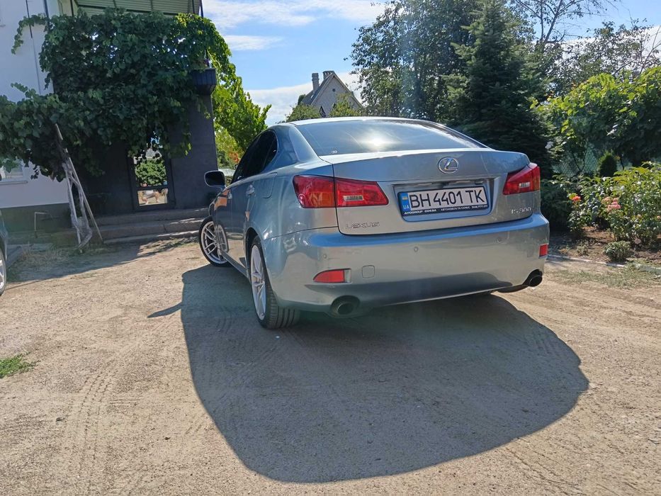 Лексус ис 300 2007год.