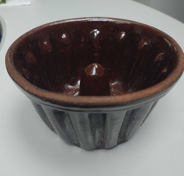 Stara kamionkowa  forma do pieczenia z kominem