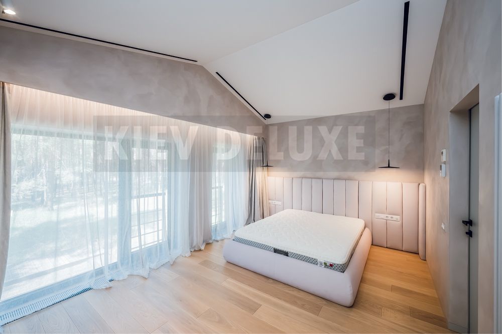 Продаж котеджу з новим ремонтом в км GoodLife Park