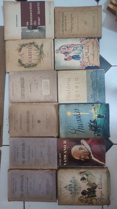 Lote 23 livros antigos sobre religião