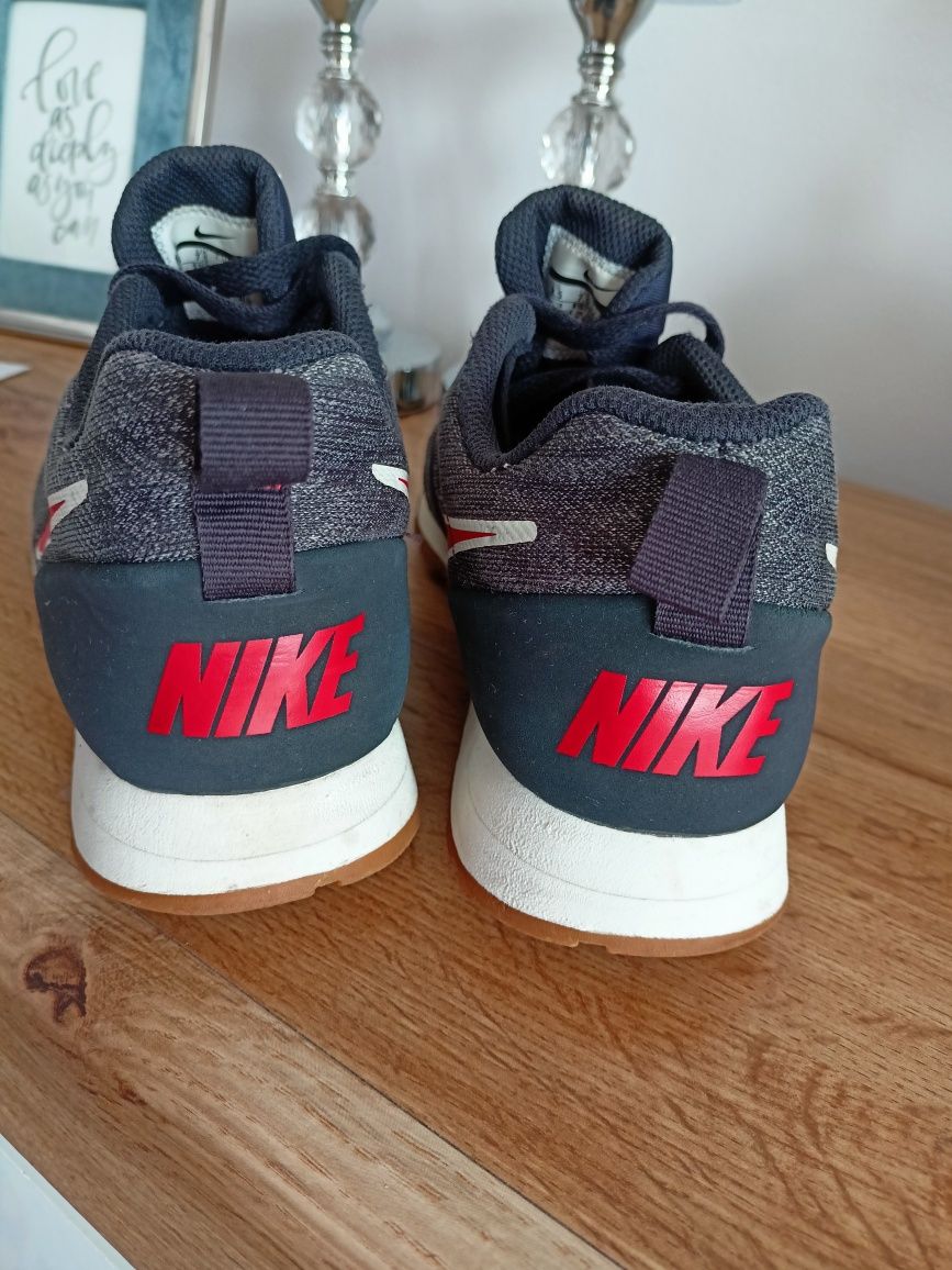 Buty Nike md runner 42