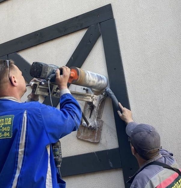 Сухе алмазне свердління отворів під вентиляцію, димохід, водопровід