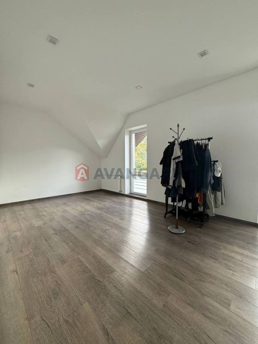 Продаж стильного таунхаусу з ремонтом у Конопниці!