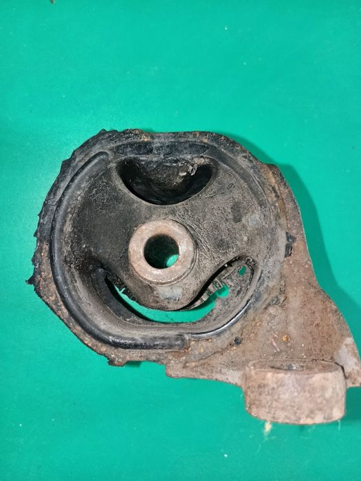 Подушка двигуна Хонда акорд 6 в гарному стані.