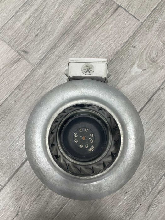 Канальний вентилятор/витяжка