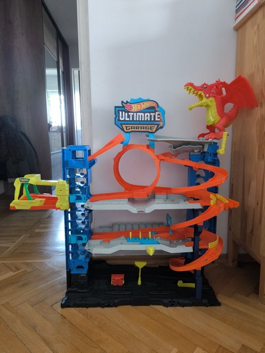Hot Wheels City Mega Garaż Atak Smoka - HKX48