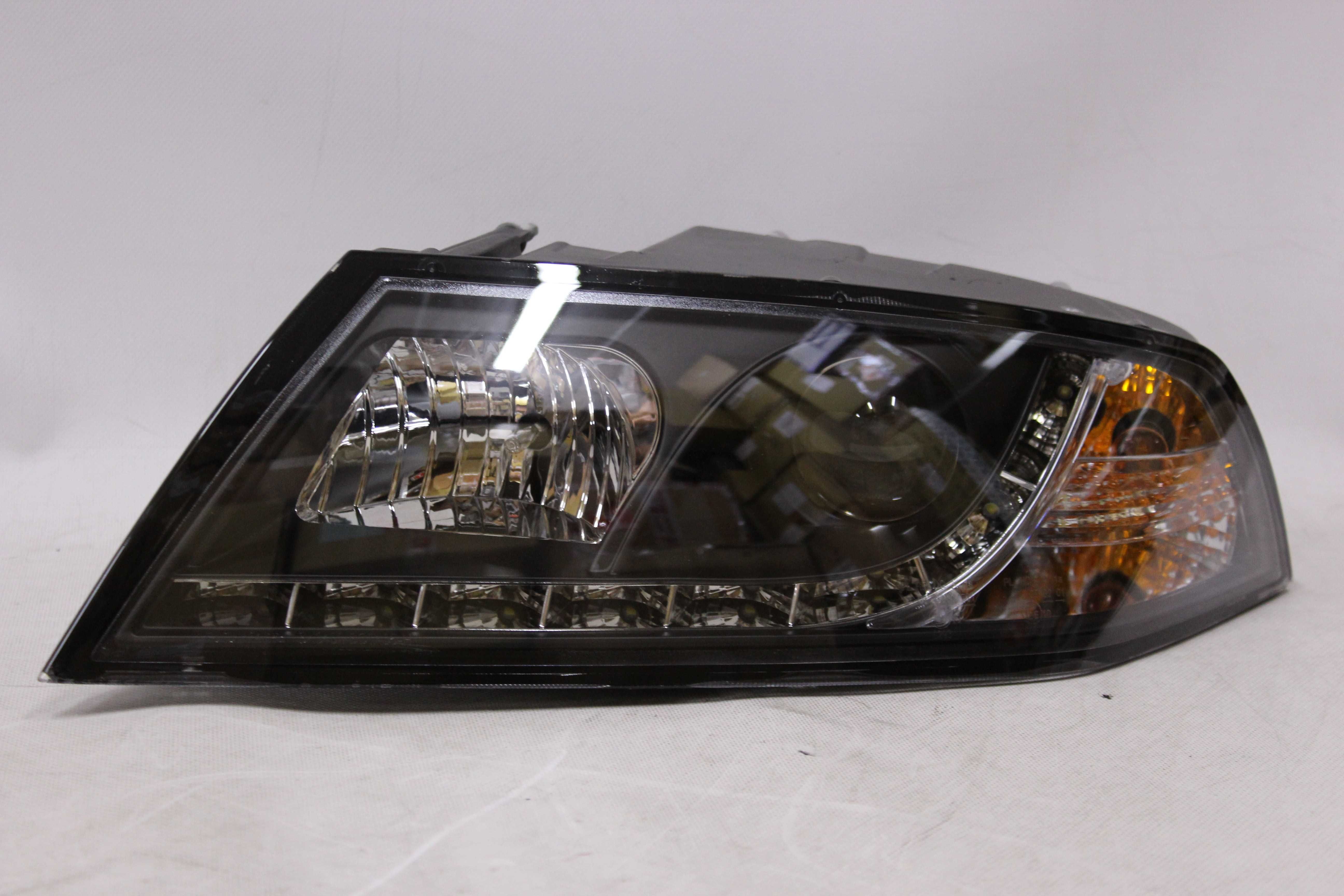 Reflektory lampy przednie przód SKODA OCTAVIA 2 II 04-08 XENON D1S LED