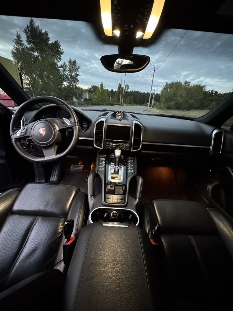 Porsche Cayenne.
