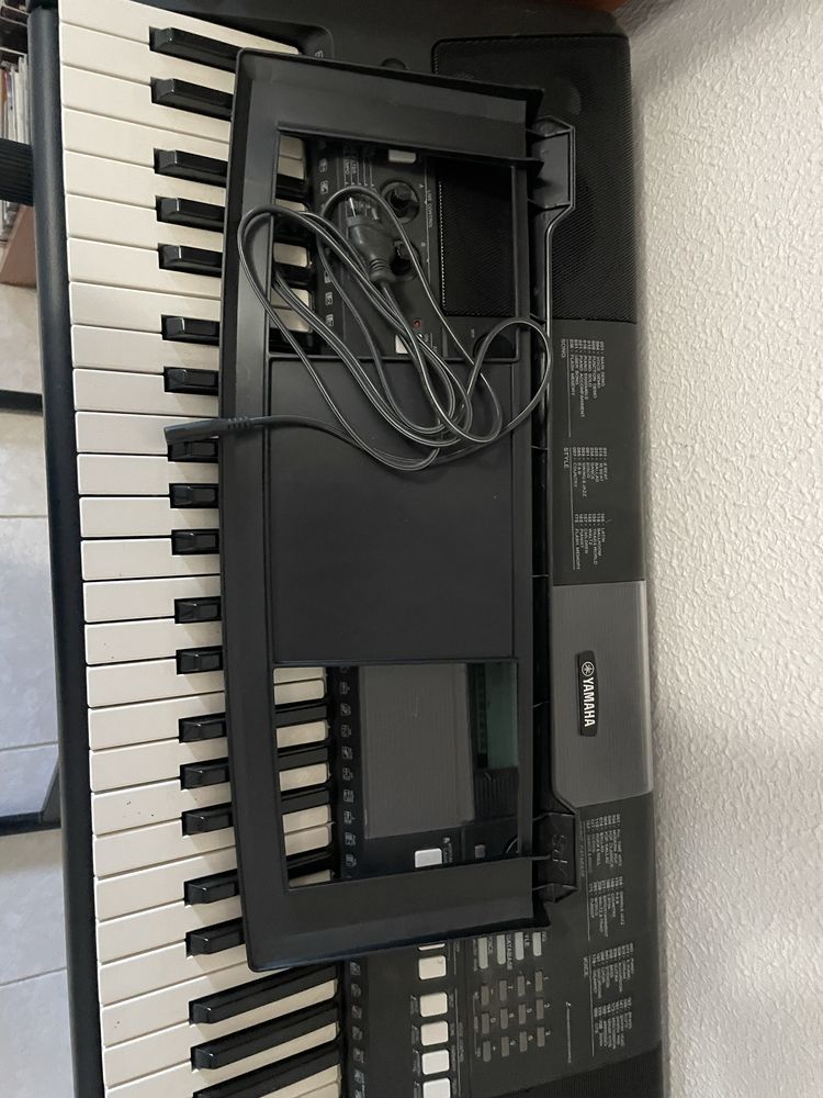 Piano Yamaha E 423