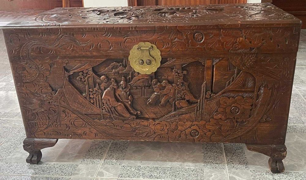 Mala de Cânfora Antiga | Motivos Chineses | Bom Estado