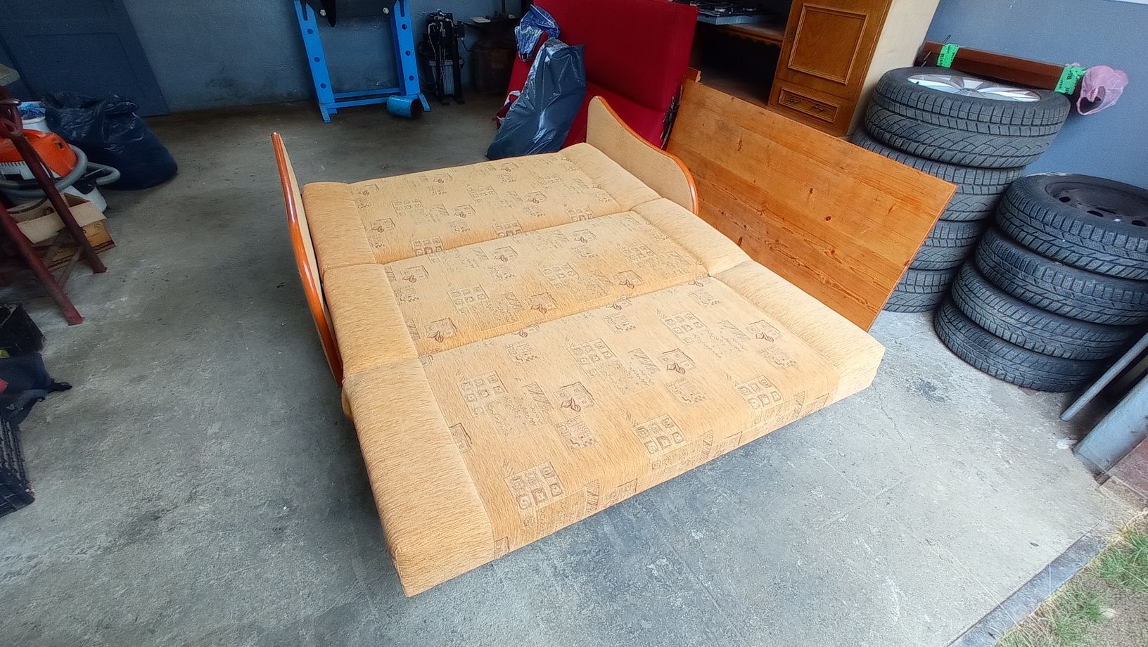 Rozkładana sofa tapczan