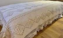 ANTIGUIDADE Colcha de renda com +de 60 anos em excelente estado