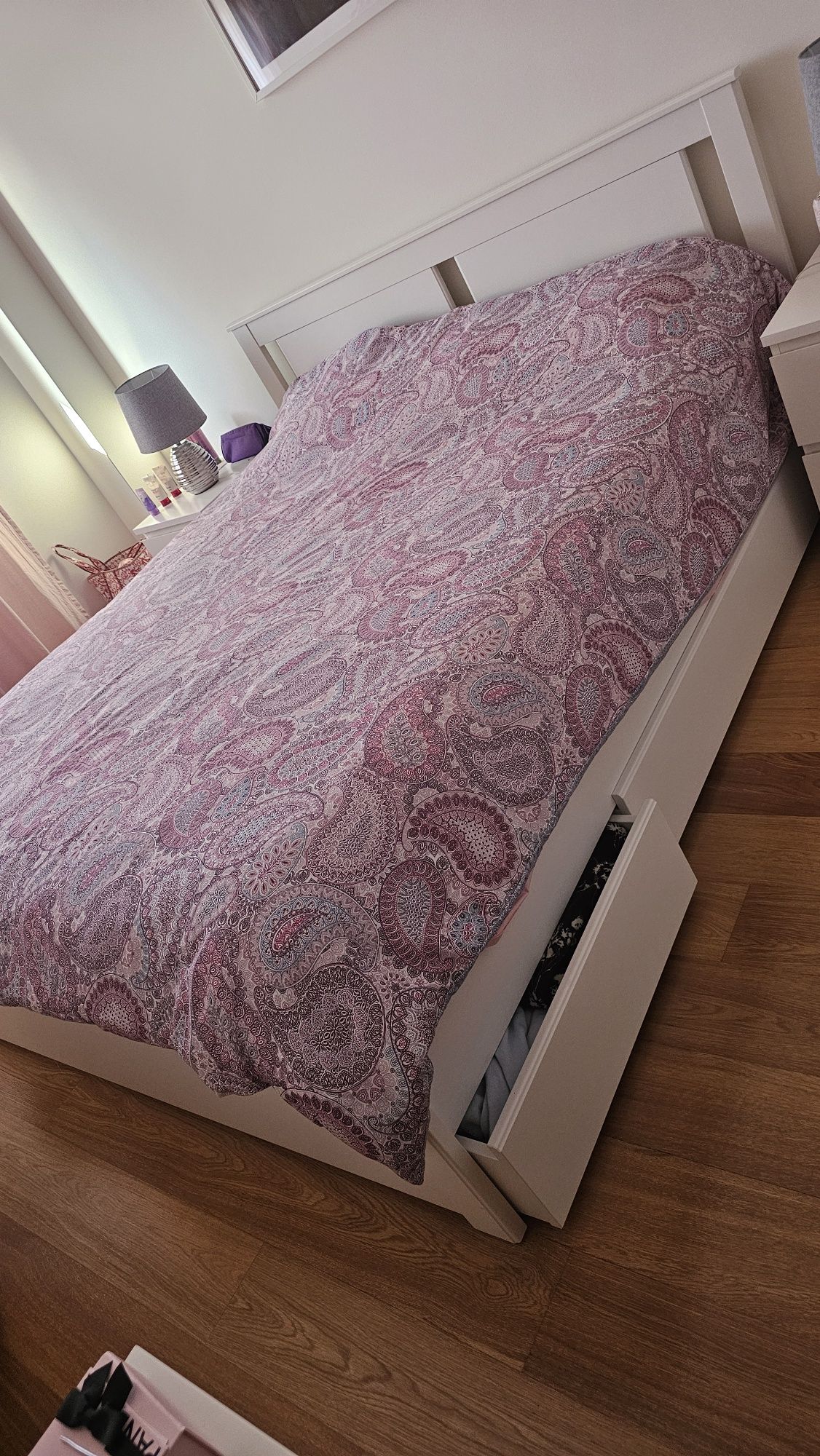 Cama ikea com 4 gavetas, 1,6 m por 2 metros