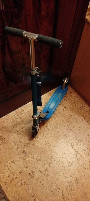 Детский самокат фирмы SCOOTER