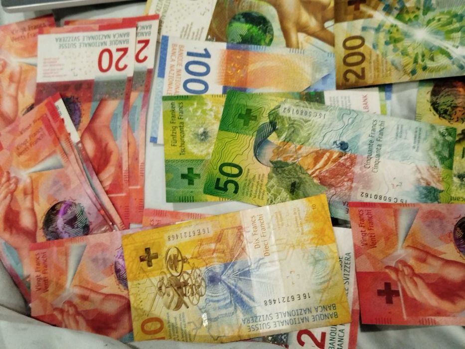 Купюри 10,20,50,100,200 франків Швейцарії Боны Швейцарские франки CHF