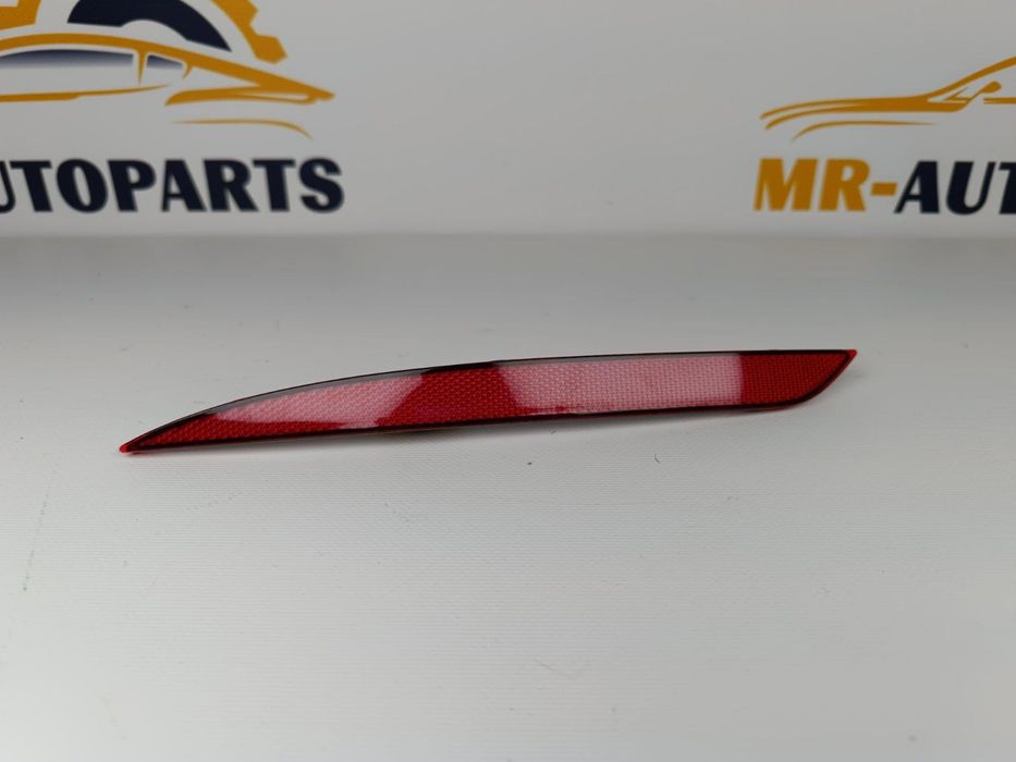 Відбивач катафот заднього бампера лівий правий Tesla Model Y